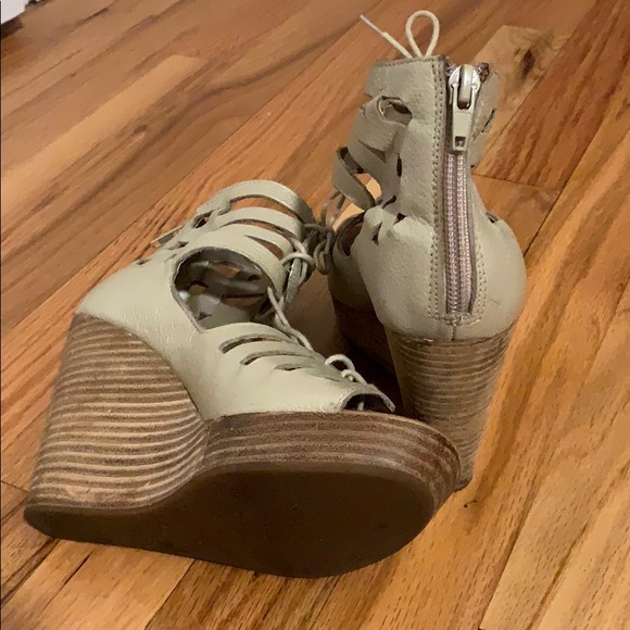 Dolce Vita Wedge Sandal - Picture 3 of 4